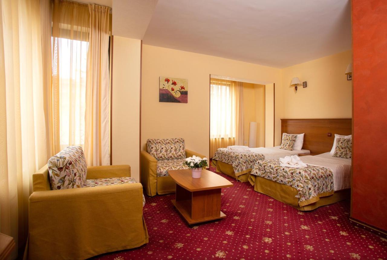 Contessa Hotel Sjoemen Buitenkant foto