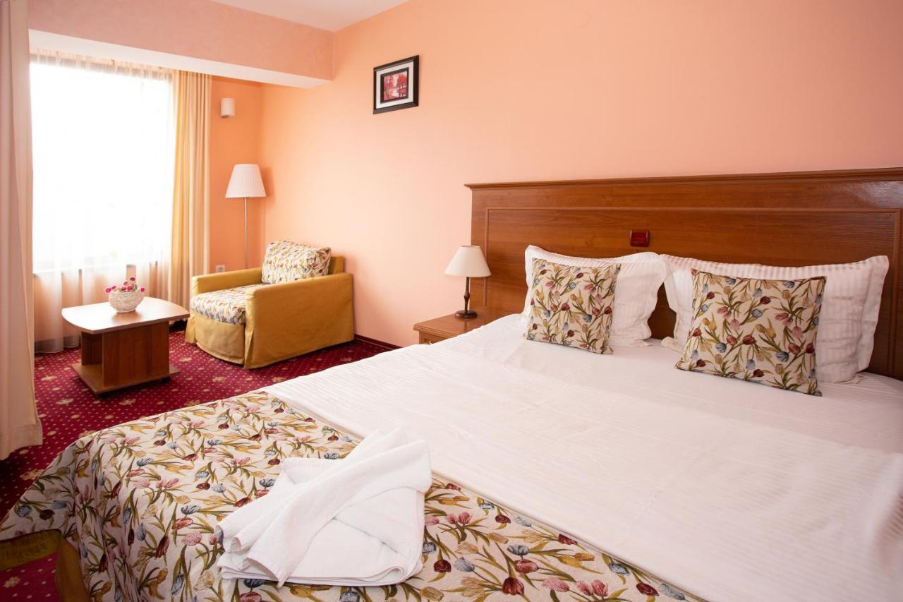 Contessa Hotel Sjoemen Buitenkant foto
