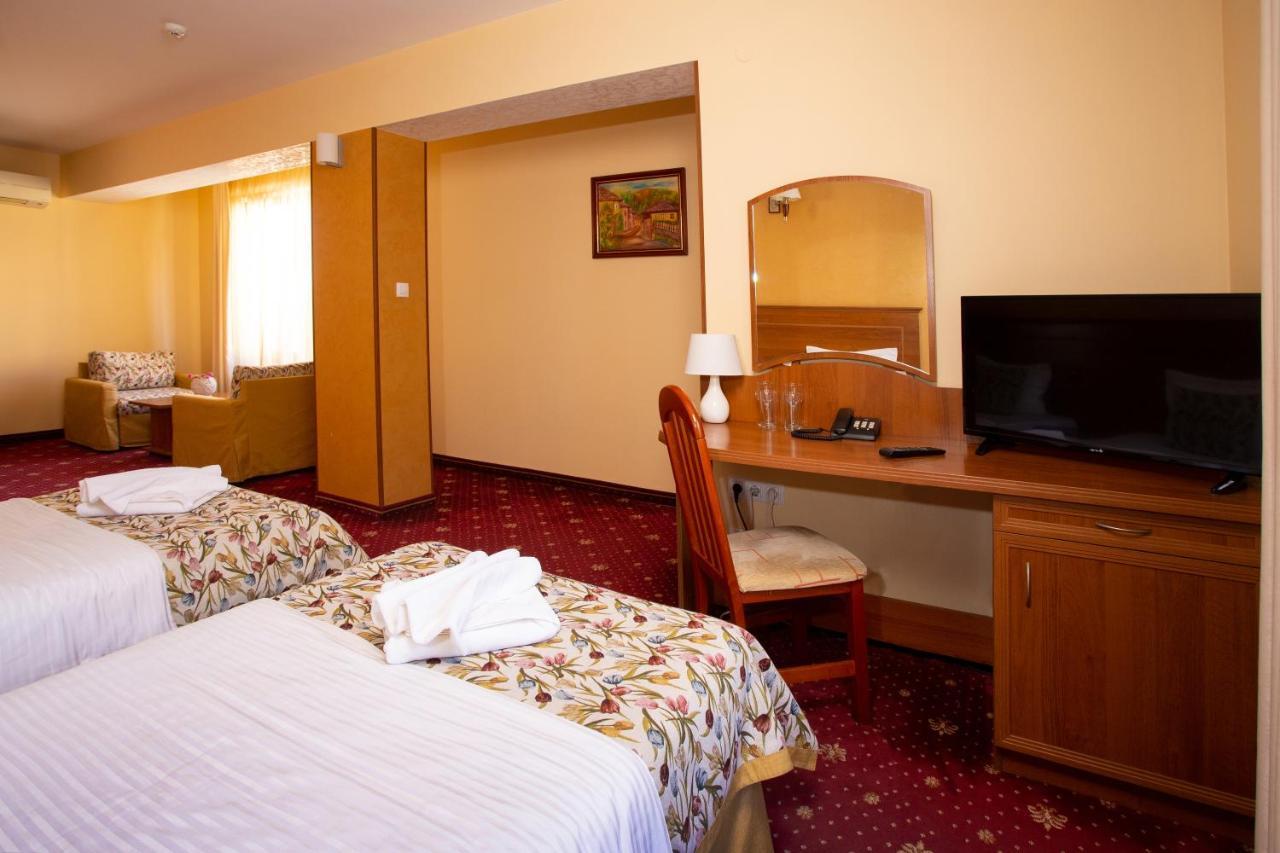 Contessa Hotel Sjoemen Buitenkant foto